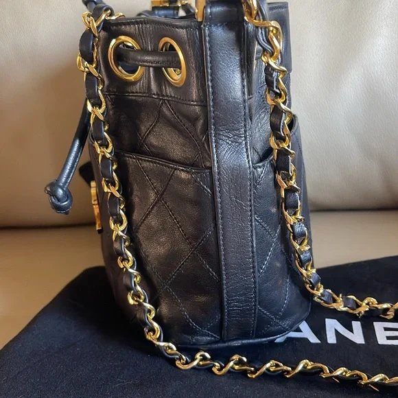 LIKE NEW CHANEL RARE MINI DIAMOND STITCH LEATHER DRAWSTRING CROSSBODY 24K GHW - Picture 13 of 17